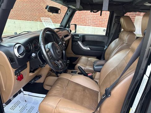 Used 2012 Jeep Wrangler Unlimited Rubicon w/ Dual Top Group AWD/4WD image 7