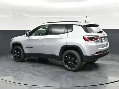 Used 2026 Jeep Compass Latitude AWD/4WD image 10