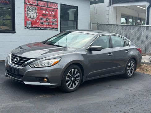 Used 2016 Nissan Altima 2.5 SV image 2
