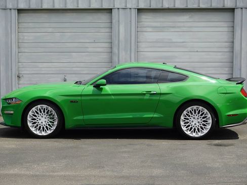 Used 2019 Ford Mustang GT RWD image 2