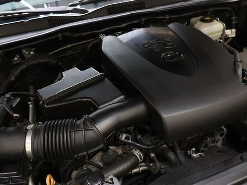 Used 2020 Toyota Tacoma TRD Off-Road w/ Technology Package image 24