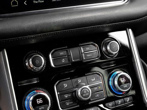 Used 2022 GMC Yukon XL Denali image 34