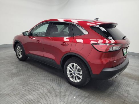 Used 2022 Ford Escape SE image 3