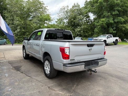 Used 2017 Nissan Titan SV AWD/4WD image 5
