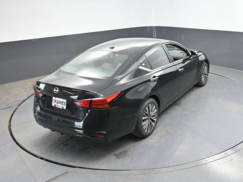 Used 2025 Nissan Altima 2.5 SV FWD image 28