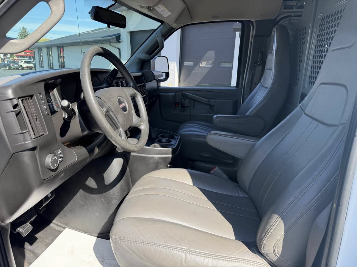 Used 2019 GMC Savana 2500 Extended RWD image 10