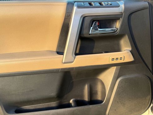 Used 2016 Toyota 4Runner Limited image 12