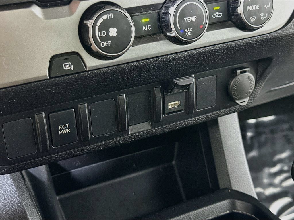 Used 2022 Toyota Tacoma SR RWD image 31