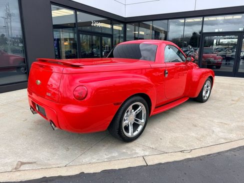 Used 2004 Chevrolet SSR w/ Preferred Equipment Group RWD image 6