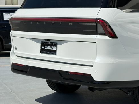 New 2026 Lincoln Navigator L Reserve AWD/4WD image 6