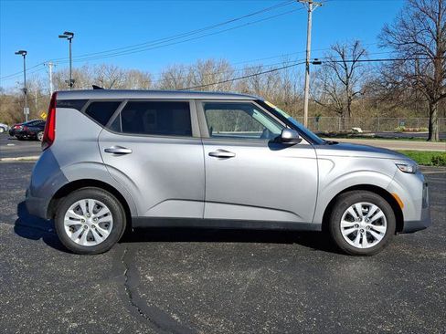 Used 2022 Kia Soul LX image 25