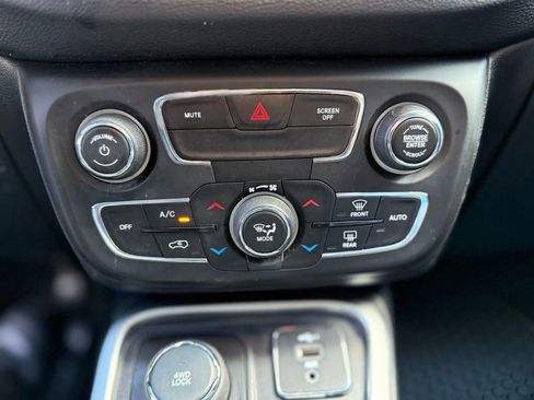 Used 2021 Jeep Compass Latitude w/ Convenience Group AWD/4WD image 24