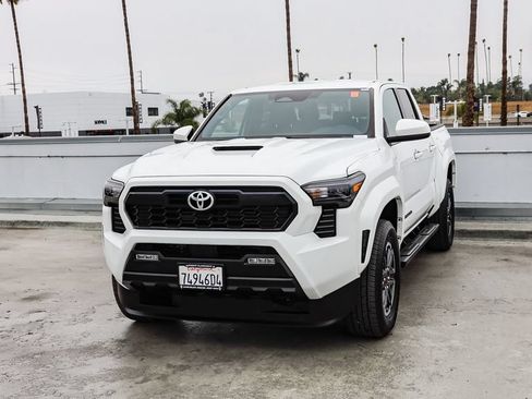 Used 2025 Toyota Tacoma TRD Sport RWD image 4
