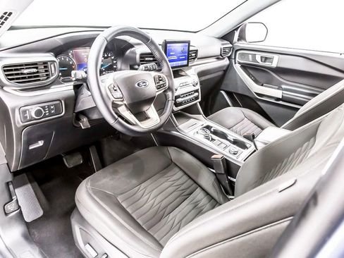 Used 2021 Ford Explorer XLT AWD/4WD image 26