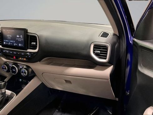 Used 2023 Hyundai Venue SEL FWD image 17