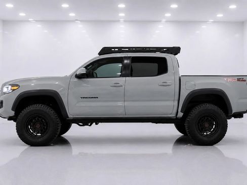 Used 2020 Toyota Tacoma TRD Off-Road AWD/4WD image 2