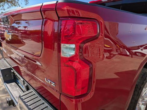 Certified 2025 Chevrolet Silverado 1500 LTZ AWD/4WD image 12