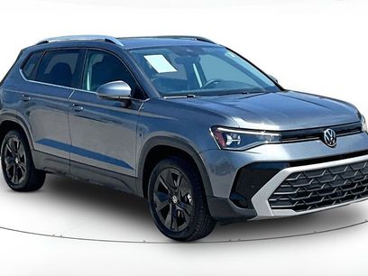 Certified 2025 Volkswagen Taos SE w/ Panoramic Sunroof Package