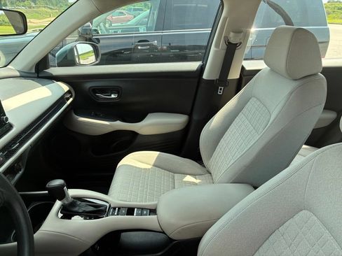 Used 2025 Honda HR-V LX image 12
