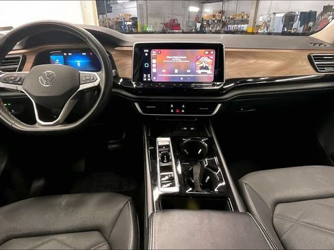 Used 2024 Volkswagen Atlas SE FWD image 14