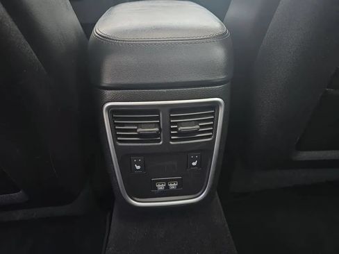 Used 2020 Chrysler 300 Limited RWD image 18
