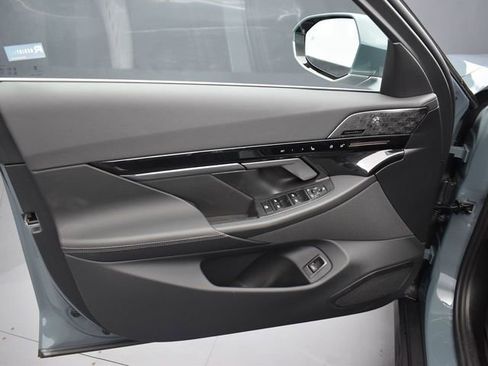 Used 2024 BMW 530i w/ Premium Package image 6