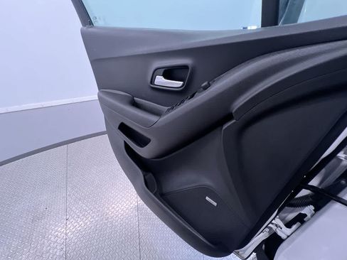 Used 2020 Chevrolet Trax Premier FWD image 30