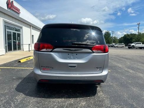 Used 2018 Chrysler Pacifica Limited w/ Advanced Safetytec Group FWD image 10