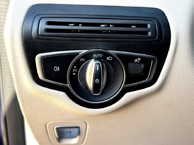 Used 2022 Mercedes-Benz GLC 300 4MATIC image 15