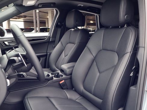 New 2026 Porsche Macan AWD/4WD image 5