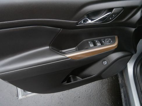 Certified 2023 GMC Acadia SLE w/ Driver Convenience Package image 11