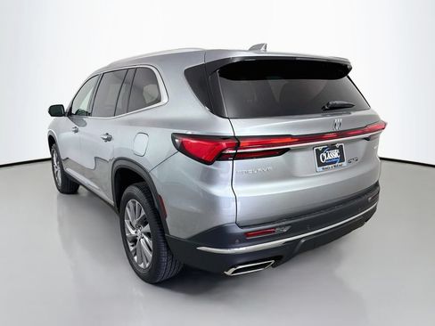 Used 2025 Buick Enclave Preferred FWD image 5