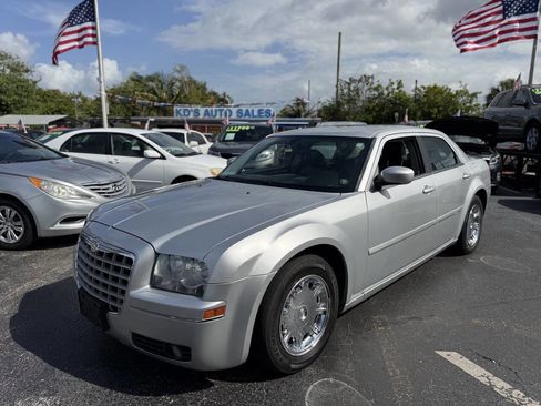 Used 2005 Chrysler 300 Touring image 4