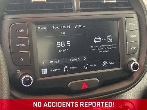 Used 2025 Kia Soul LX w/ LX Technology Package FWD image 3