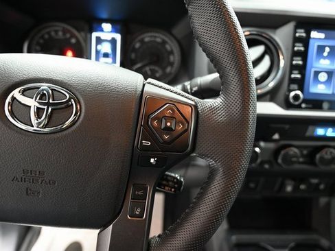 Used 2022 Toyota Tacoma TRD Off-Road image 24