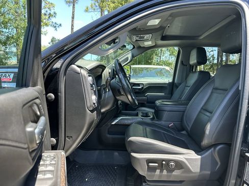 Used 2021 GMC Sierra 2500 Denali w/ Denali Black Diamond Edition AWD/4WD image 2