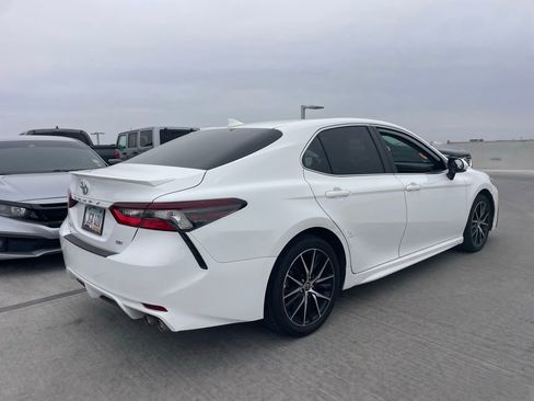 Used 2024 Toyota Camry SE FWD image 3