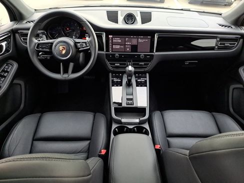 Certified 2025 Porsche Macan AWD/4WD image 16