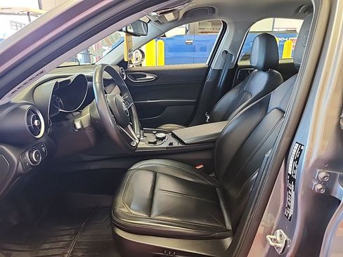 Used 2019 Alfa Romeo Giulia AWD image 12