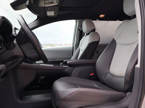 Used 2024 Toyota Sienna XSE FWD image 10