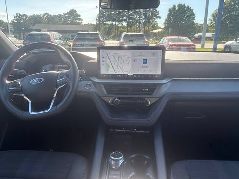 Used 2025 Ford Explorer ST-Line w/ ST-Line Street Pack AWD/4WD image 16