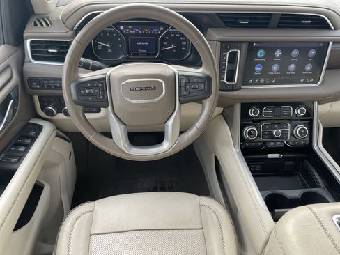 Used 2021 GMC Yukon XL Denali w/ Denali Ultimate Package image 11