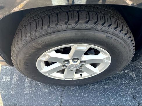 Used 2015 GMC Acadia SLE image 11