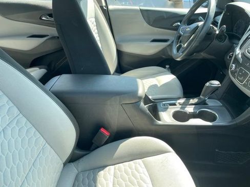 Used 2018 Chevrolet Equinox LS FWD image 2