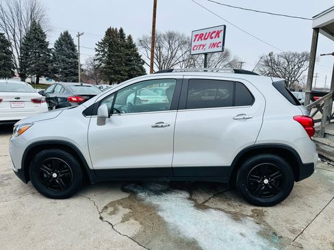 Used 2019 Chevrolet Trax LT w/ LT Convenience Package image 6