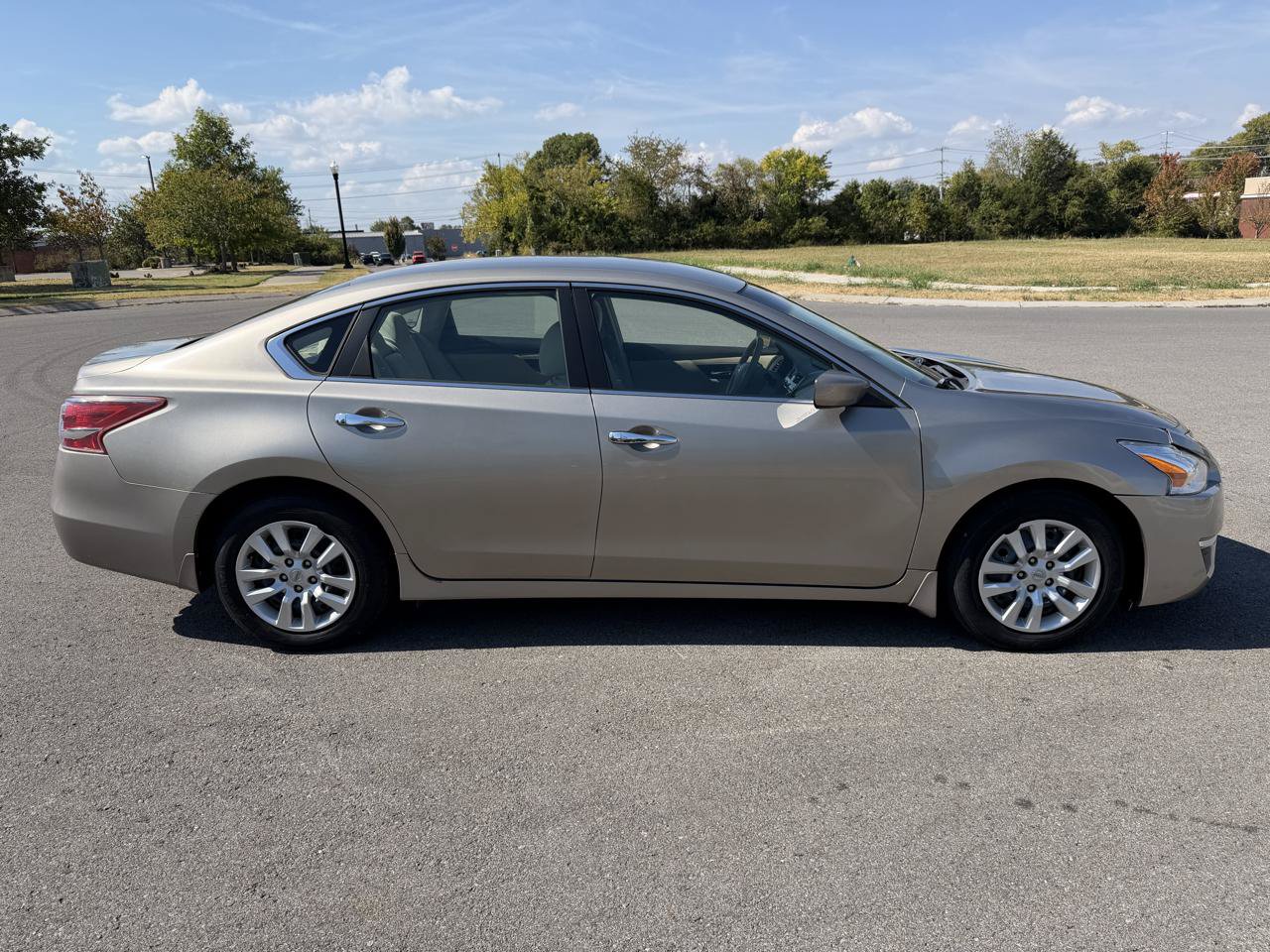 Used 2013 Nissan Altima 2.5 S FWD image 4