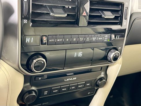 Used 2023 Lexus GX 460 Premium w/ Premium Package image 16