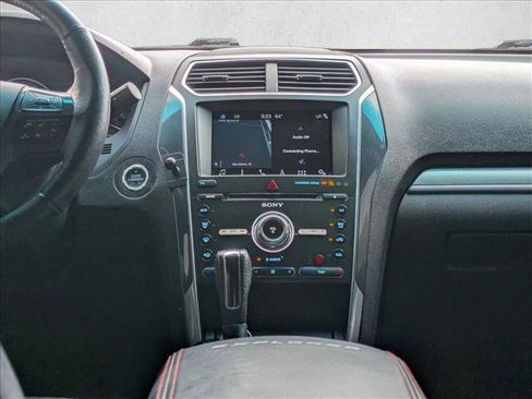 Used 2017 Ford Explorer Sport image 16