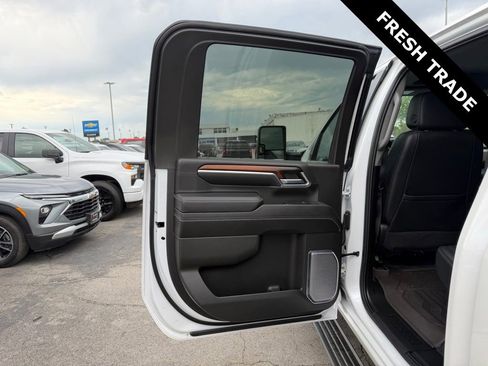Used 2024 GMC Sierra 3500 Denali w/ Denali Reserve Package AWD/4WD image 11