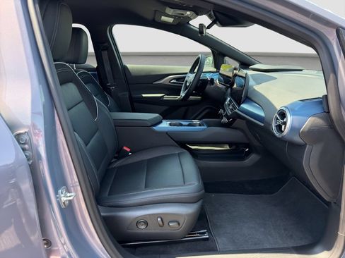Used 2025 Chevrolet Equinox EV LT w/ Convenience Package II FWD image 18